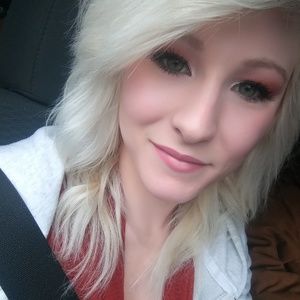 Meet your Posher, Elise